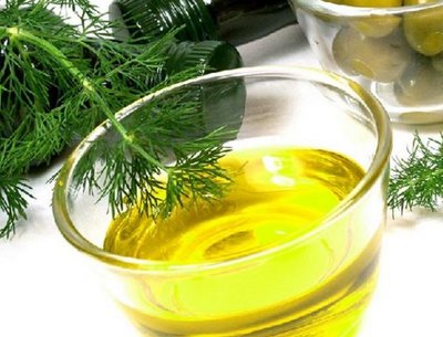 橄欖油中出現白色絮狀物，還能安全食用嗎？